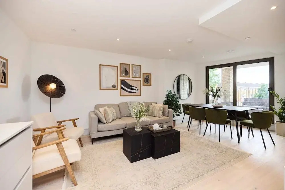 The South Wimbledon Escape - Lovely 3bdr With Balcony
