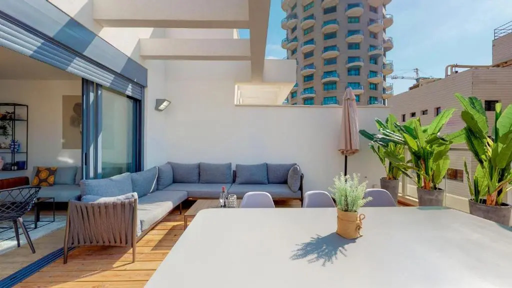 Spacious 1BR w Panoramic Sea View by Sea N Rent