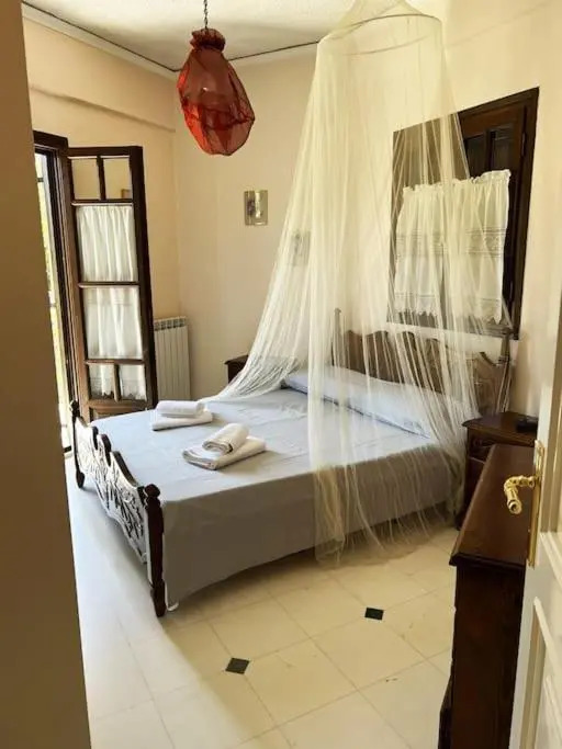 Thalatta and Oros Traditional Villa