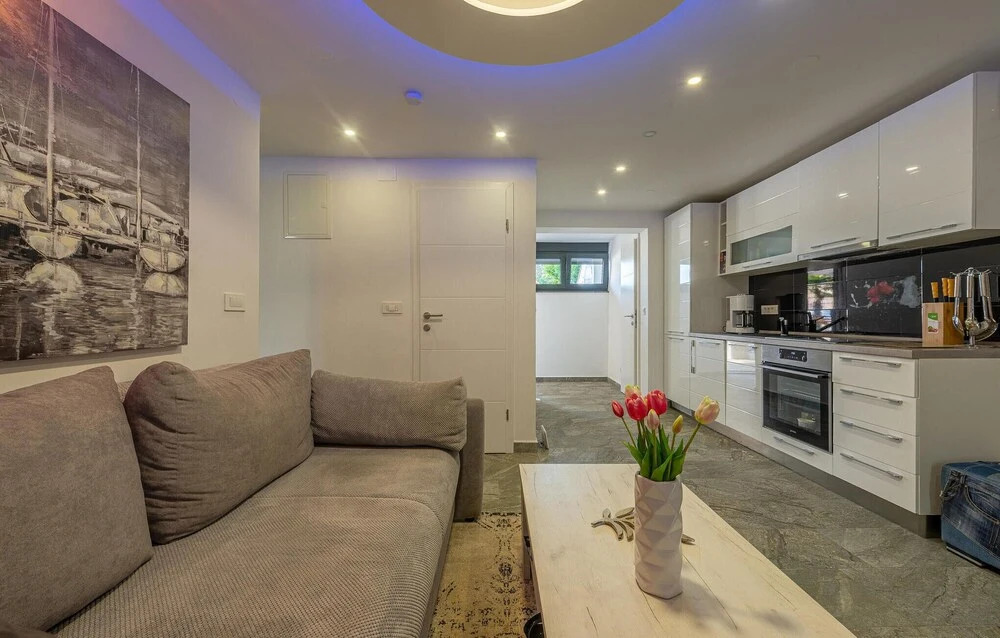 Beautiful Home in Vir With 4 Bedrooms and Wifi
