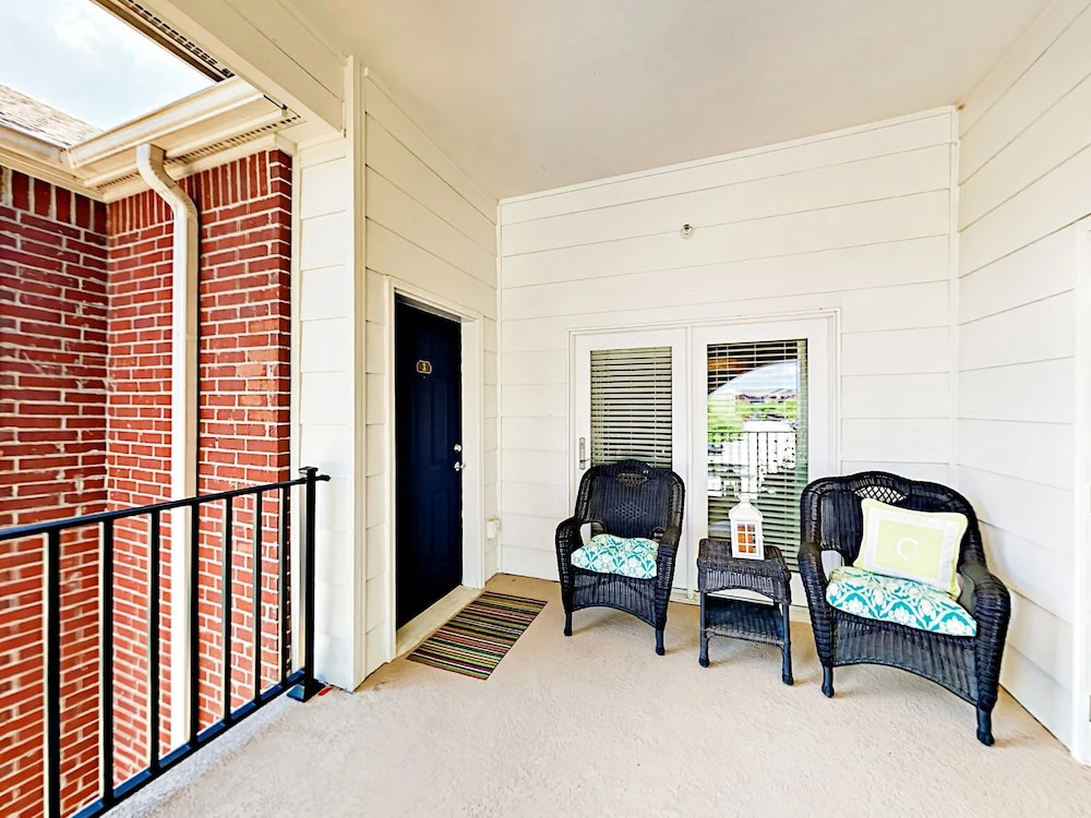 20050 Oak Road E Condo Unit 1003 3 Bedrooms 2 Bathrooms Condo