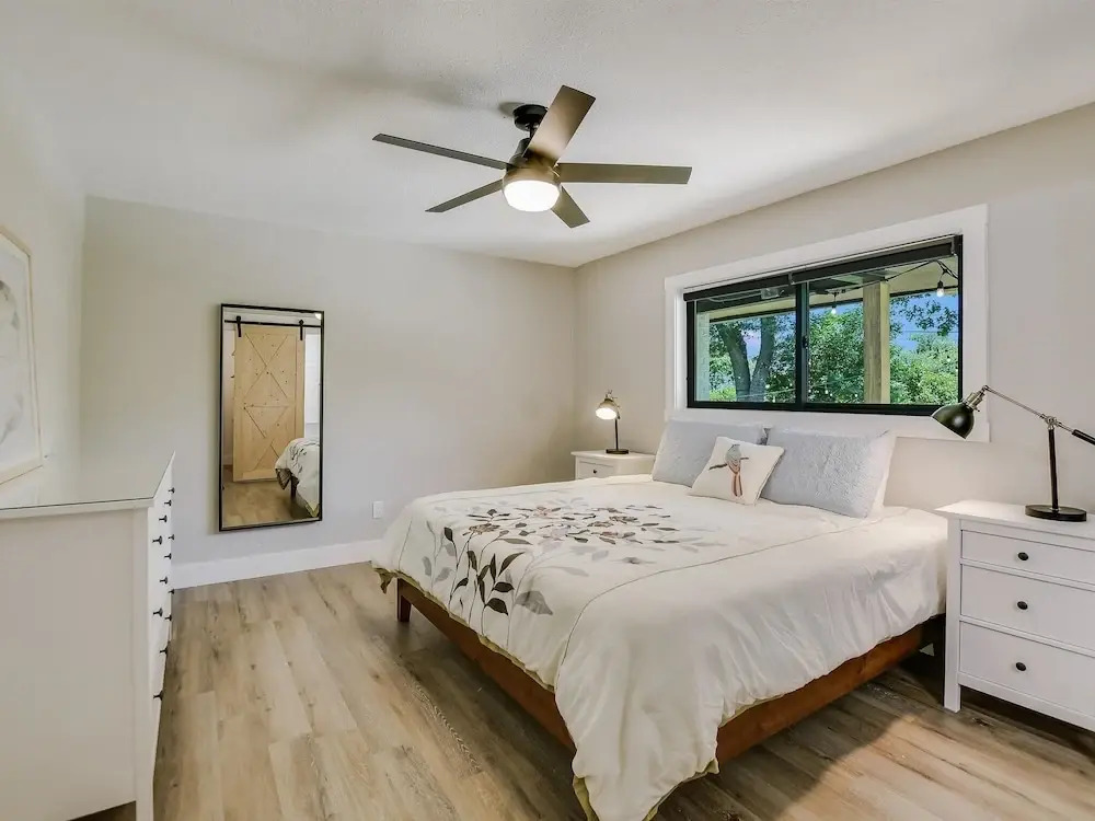 Charming Ranch Home Near Dell With Cocktail Pool