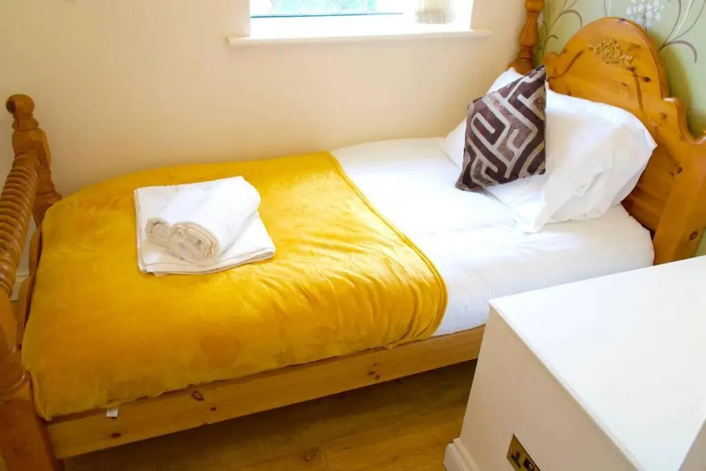 Large & Comfy House in Birmingham, 4 Bedroom,Secured Free parking ,Free wifi