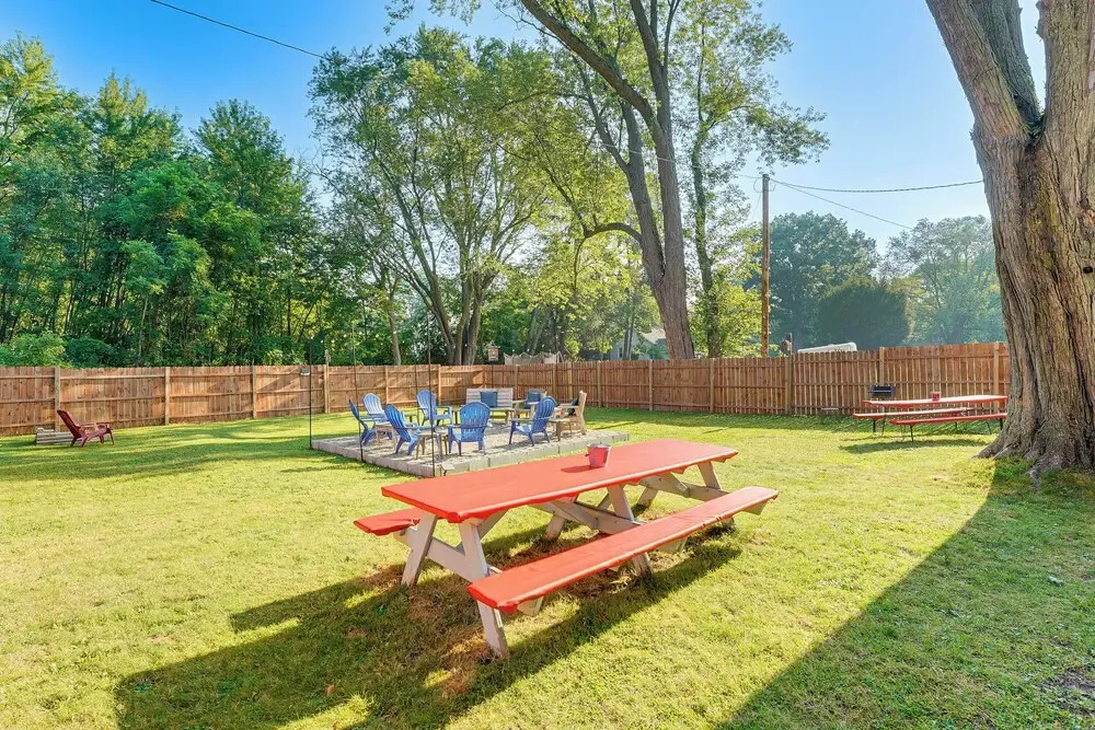 Cozy Hart Getaway w/ Fire Pit < 1 Mi to Lake!