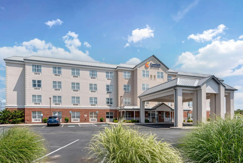 Comfort Inn & Suites Dover near Speedway