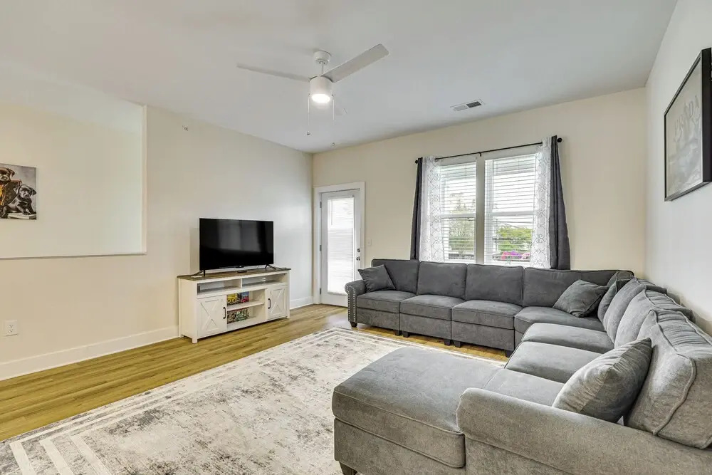 Walk to Riverfront District: Bright Wilmington Apt