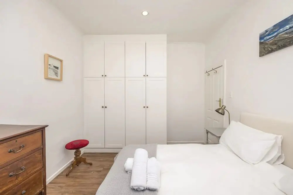 Amazing 2 Bedroom Apartment With Mountain Views on Kloof Street