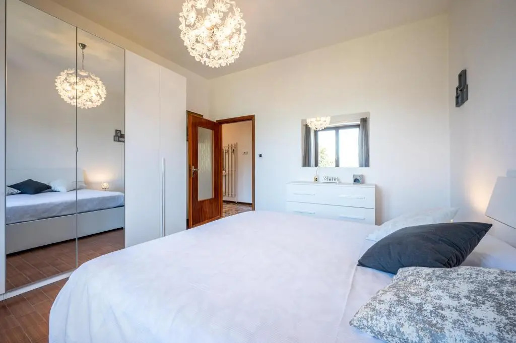 Lake view apartment with balcony and parking - Larihome A25