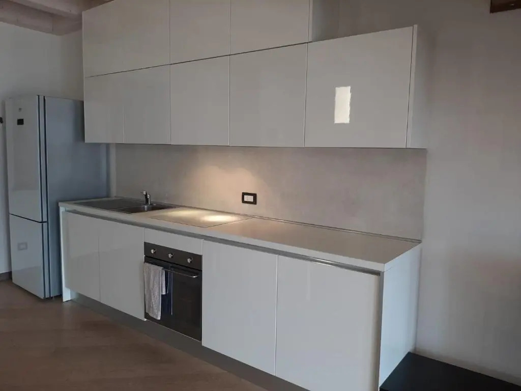 Appartamento DELUXE 1 con vasca idromassaggio vista Lago di Garda, riscaldata, privata e utilizzabile tutto l'anno