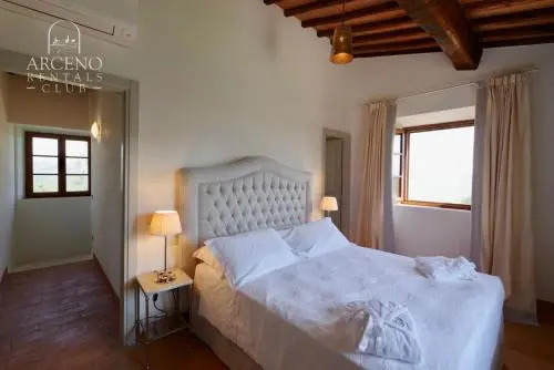 Camparone Light, ArcenoRentalsClub Magnificent Chianti Villa Exclusive Pool Concierge
