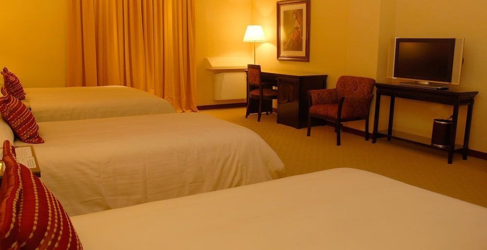 Status Hotel