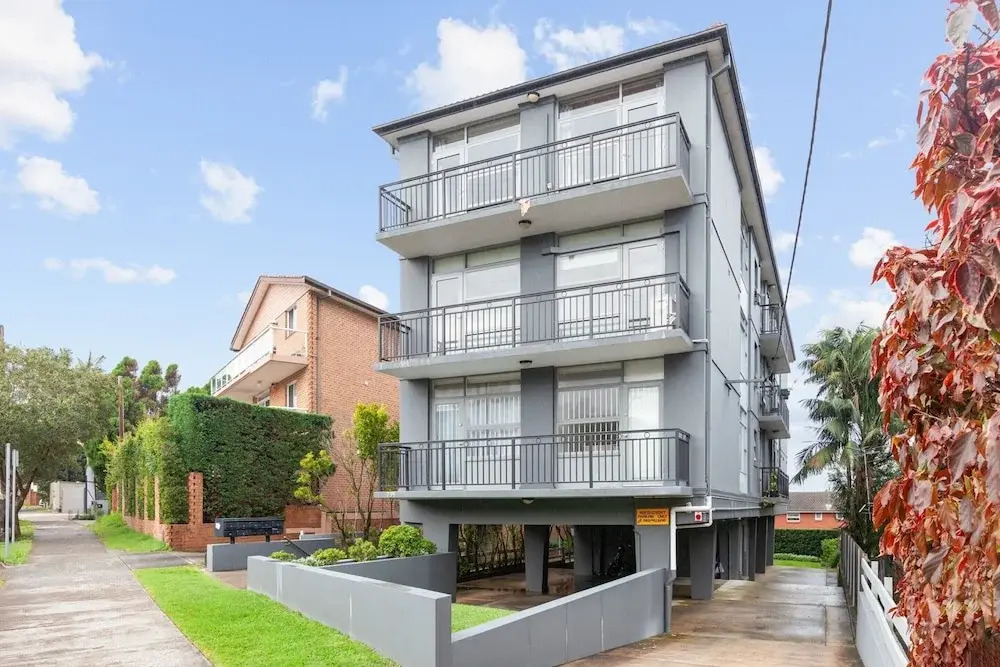 Bright 2-bed Flat With Balcony in Vaucluse