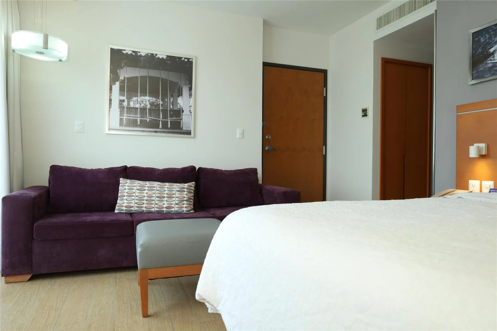 Hampton Inn & Suites by Hilton Paraiso