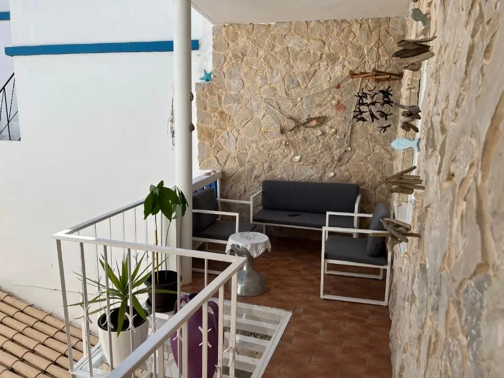 Fisherman's Beach Home 2BR 2BA AC Wi-Fi