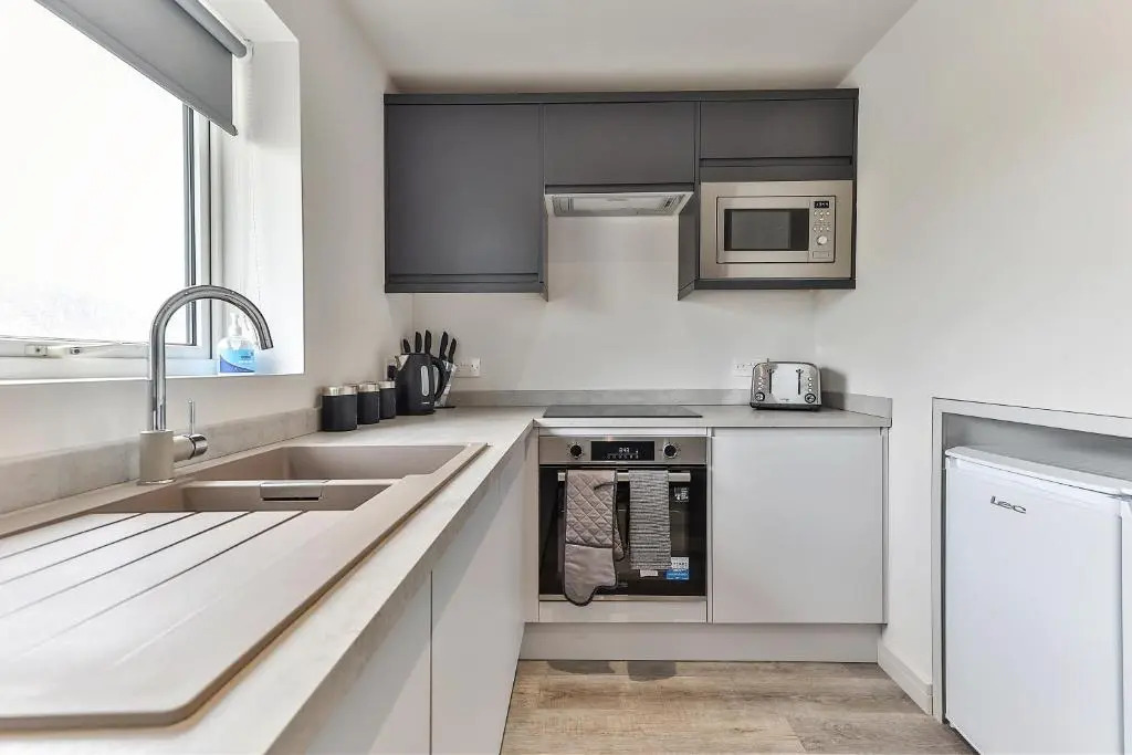 Newly Renovated 3 Bed Apartment with Parking