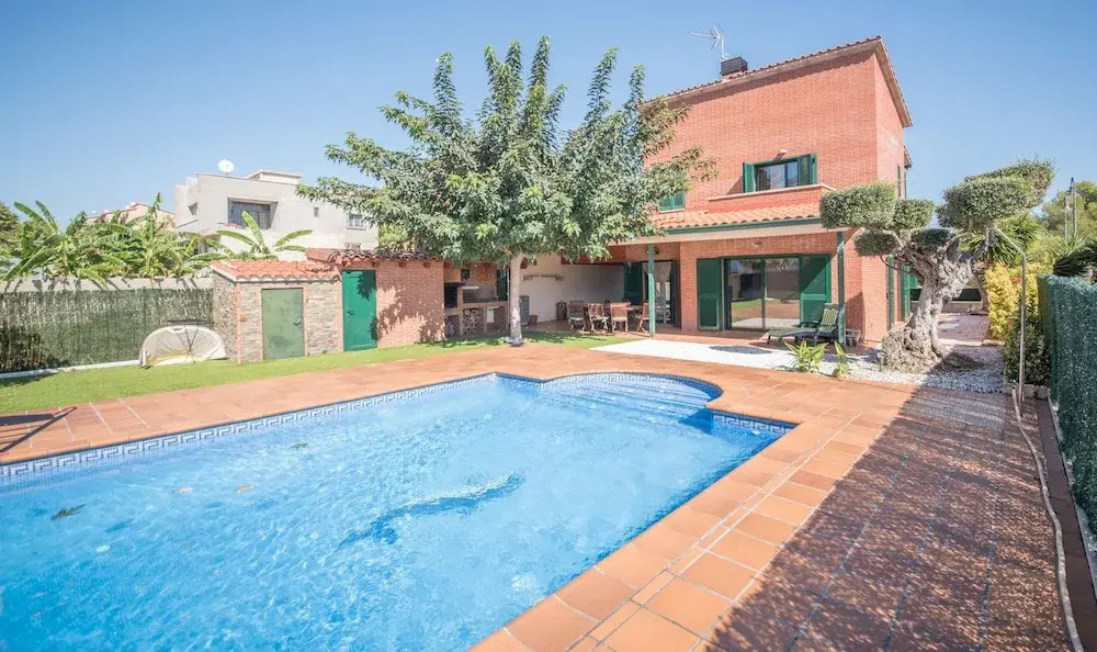 Modern House For Families (R77)