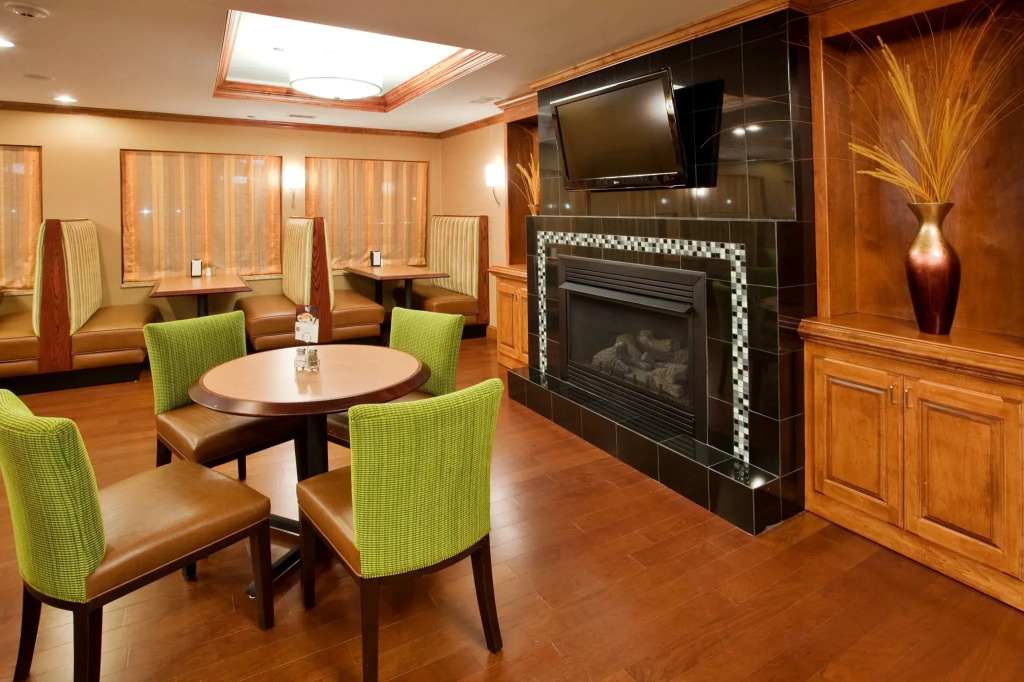Holiday Inn Express Hotel & Suites Fredericksburg by IHG