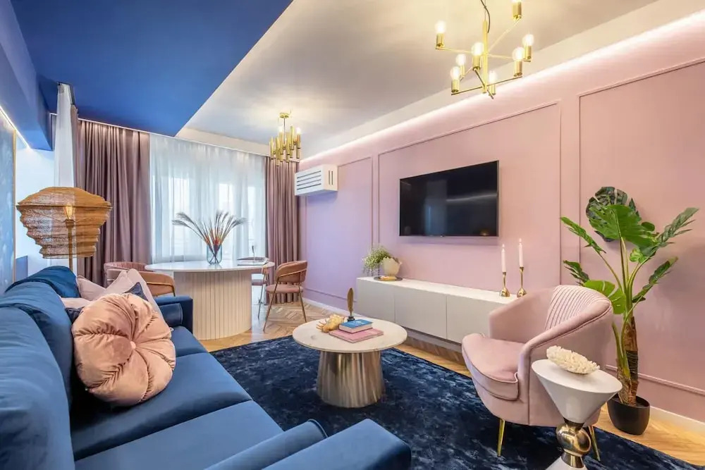 HOLT -  Wonderful 2 bed, 2 bath flat in the center of Bucharest