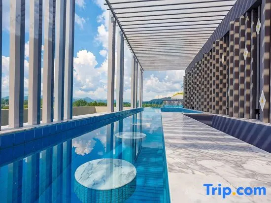 Lovely Apartment with Pool on the roof at Surin Beach