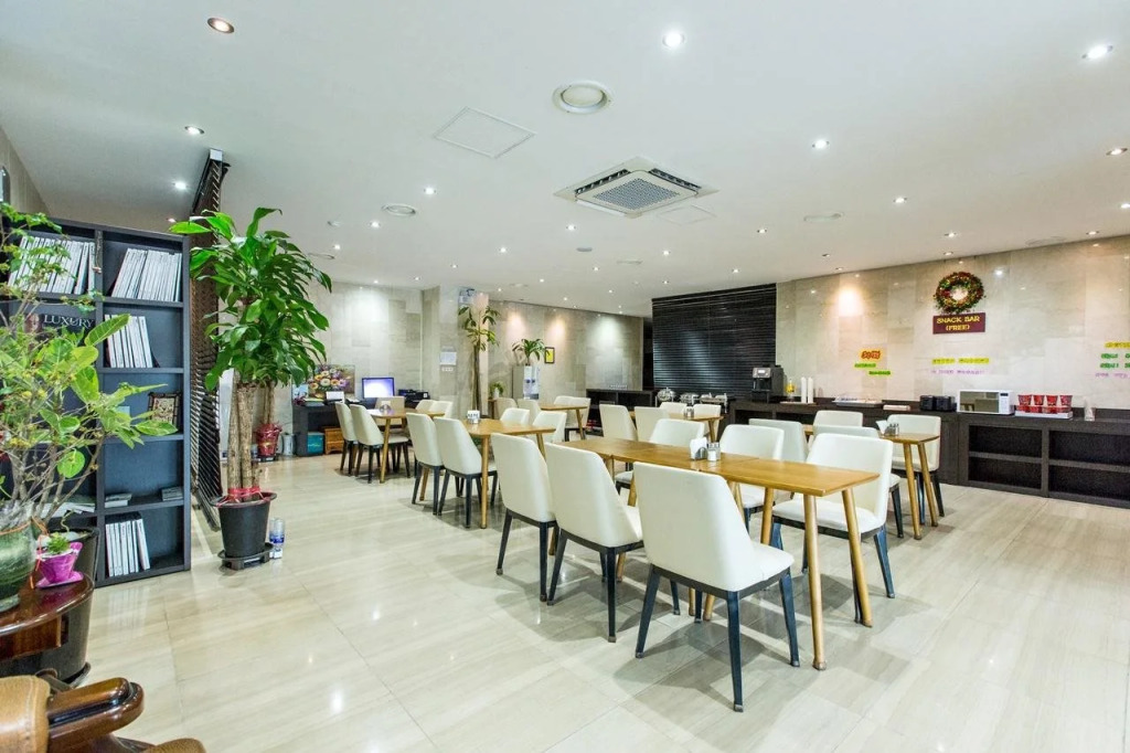 C&B Hotel