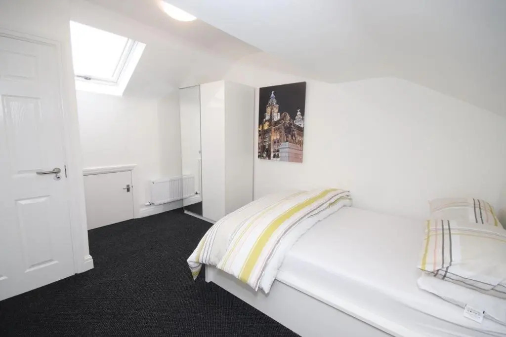 Stylish 7 Bed House, close to City Centre