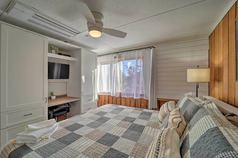 < 1 Mi to Beech Mtn Ski! Condo w/ Hot Tub Access