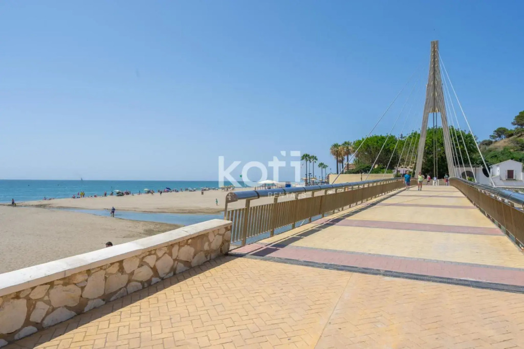 Lovely Loft with swimming pool and sea views Koti Rentals