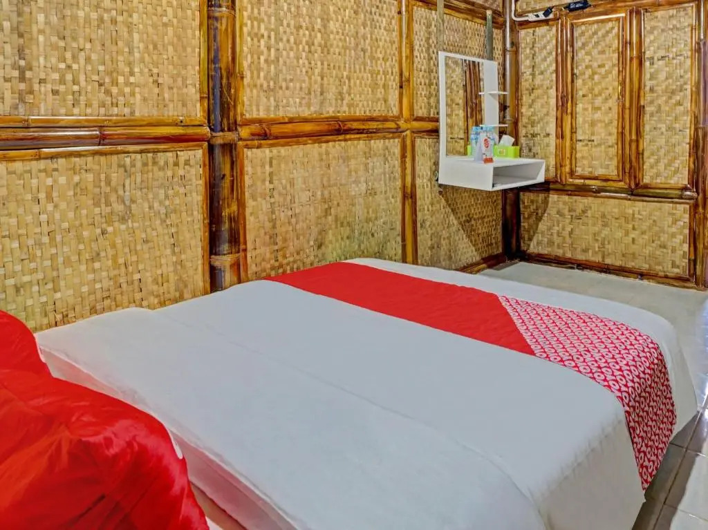 OYO 90225 Rumah Bambu Trawas syariah