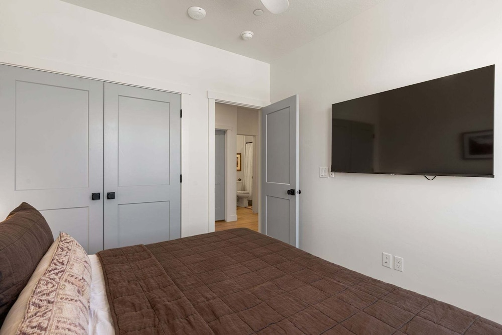 Into The Canyon 3 Bedroom Condo