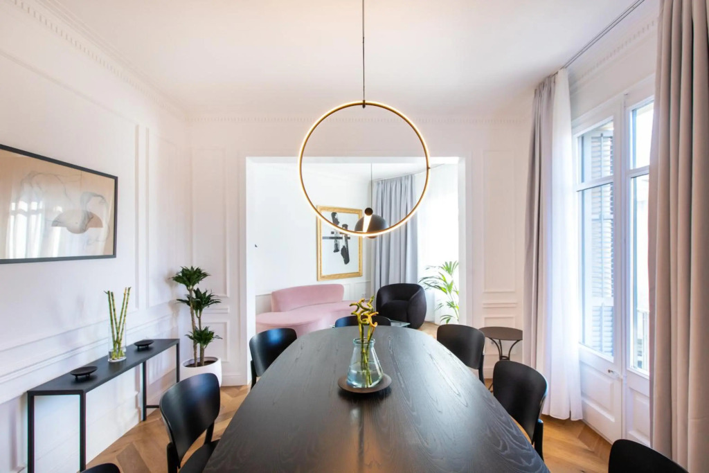 Majestic 4BR/4BATH apartment in Sagrada Familia area