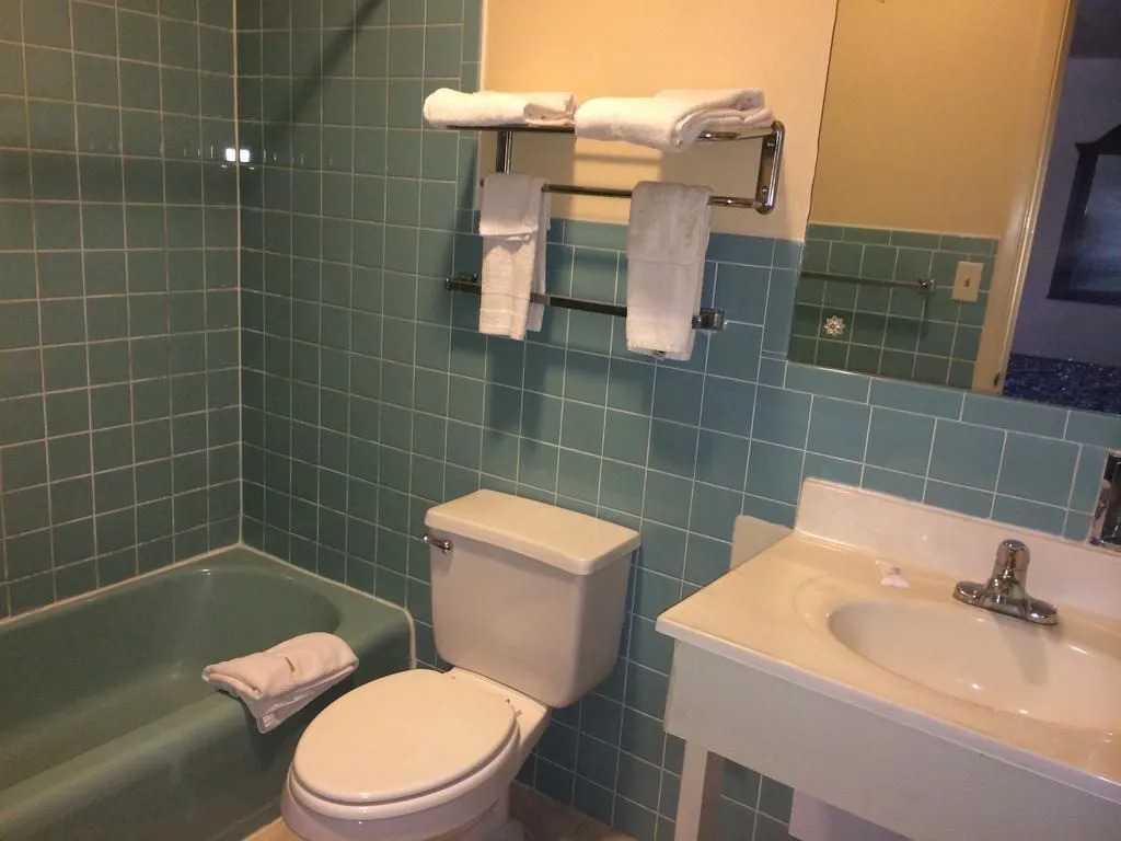 Rapids Inn & Suites