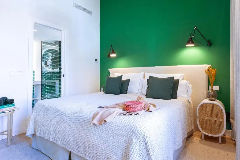 Отель Samaritana Suites