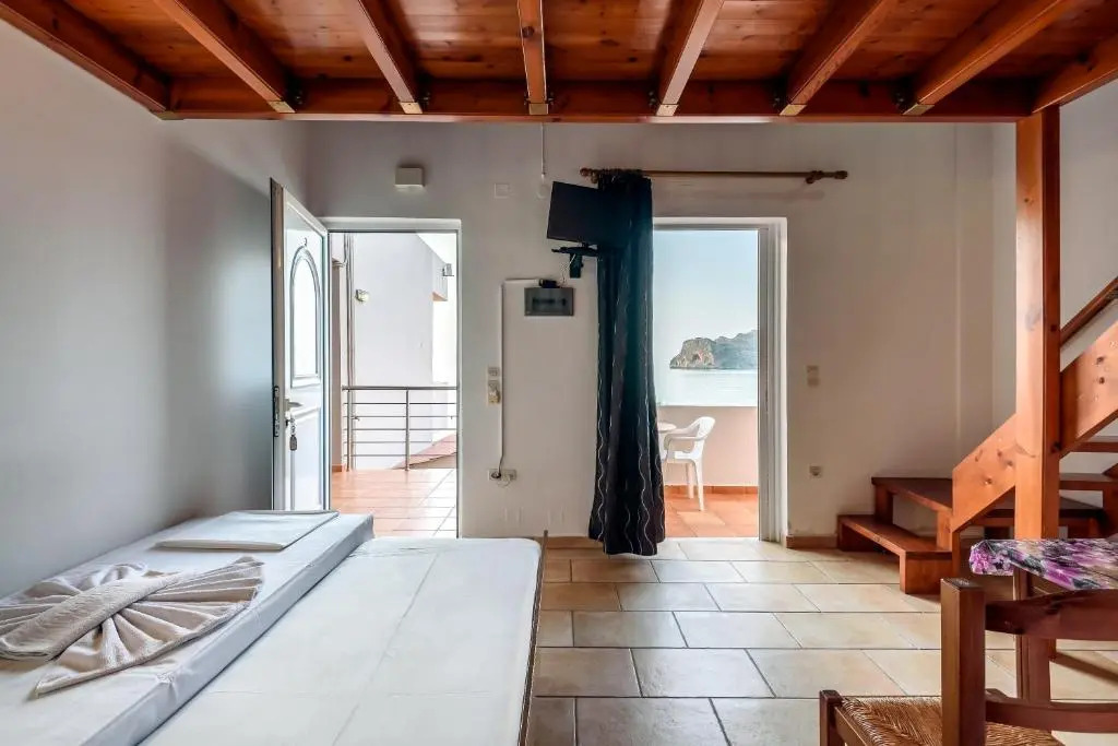 APARTMENT3 50metres from THE sea 'NEW LISTING'
