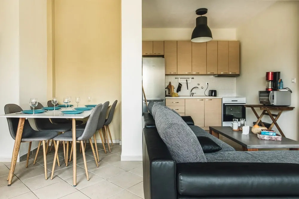Chloe Apartments by QR booking
