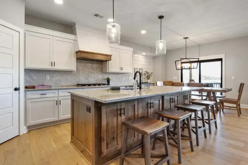 Accessible Lakeside Luxury at the 45mm w/ Private Dock, Sunset Views & More