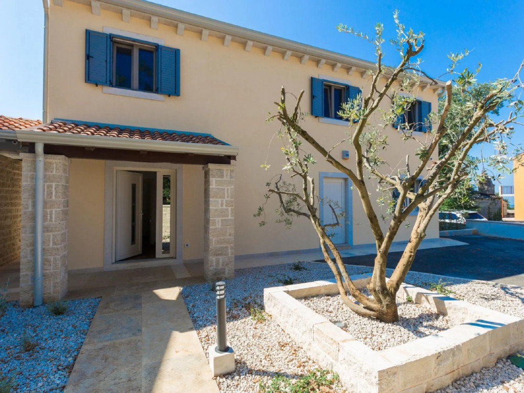 Villa in Deklici with Infinity Pool & Sea Views