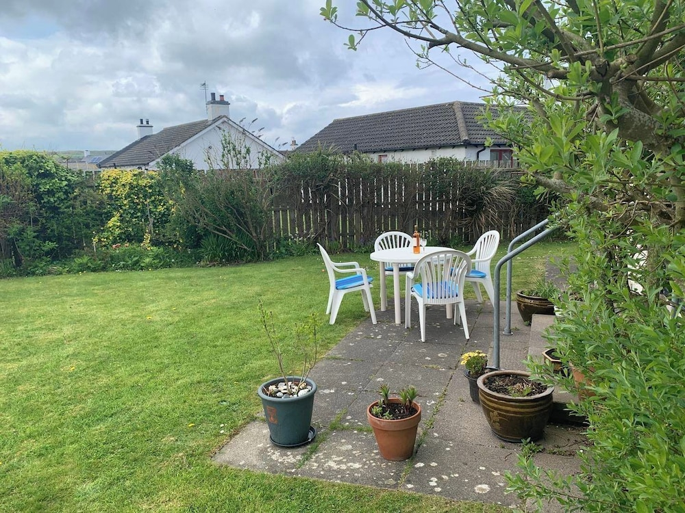 2-bed Cottage Sleeps 5 - Pets Ok - Free Parking