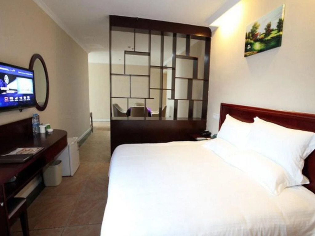 GreenTree Inn ChongQing Yuzhong LiangLuKou Subway Station Express Hotel