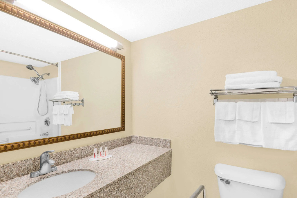 Travelodge by Wyndham Lima OH