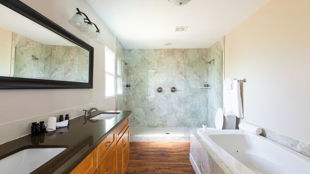 West Ridge by Avantstay Pool, Fire Pit, Al Fresco Dining 7 Mins to Downtown
