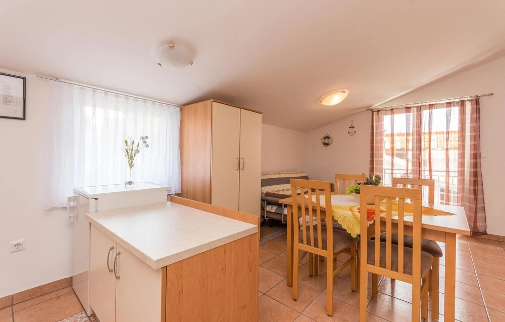Stunning Apartment in Sveti Filip i Jakov With 2 Bedrooms and Wifi