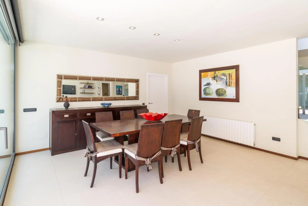 Claudia in L'Escala with 5 bedrooms and 4 bathrooms
