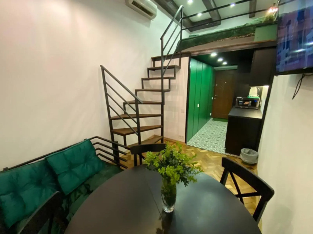 Metropolis apartment on Pekarska 2