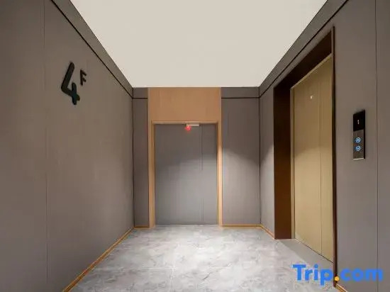 Yifeng  Hotel