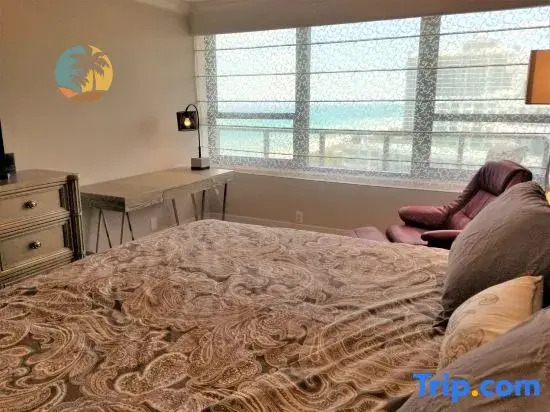 Royal Penthouse Panoramic Views of Beach-Pools - 1701