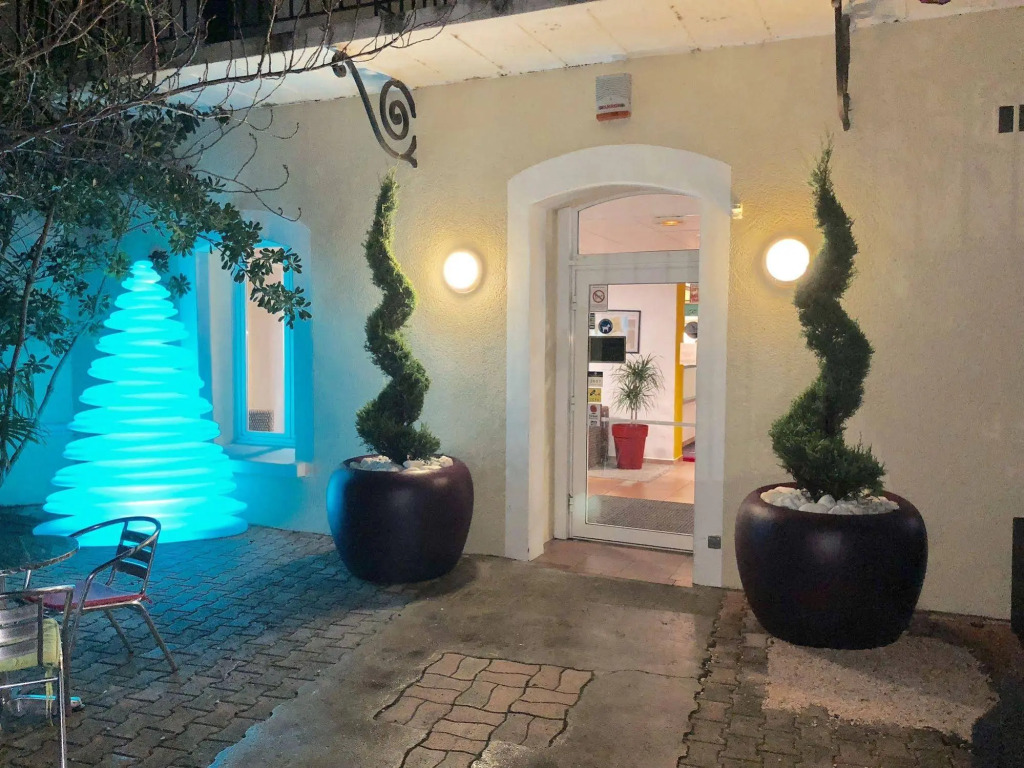 AppartHotel-Restaurant Castel Emeraude