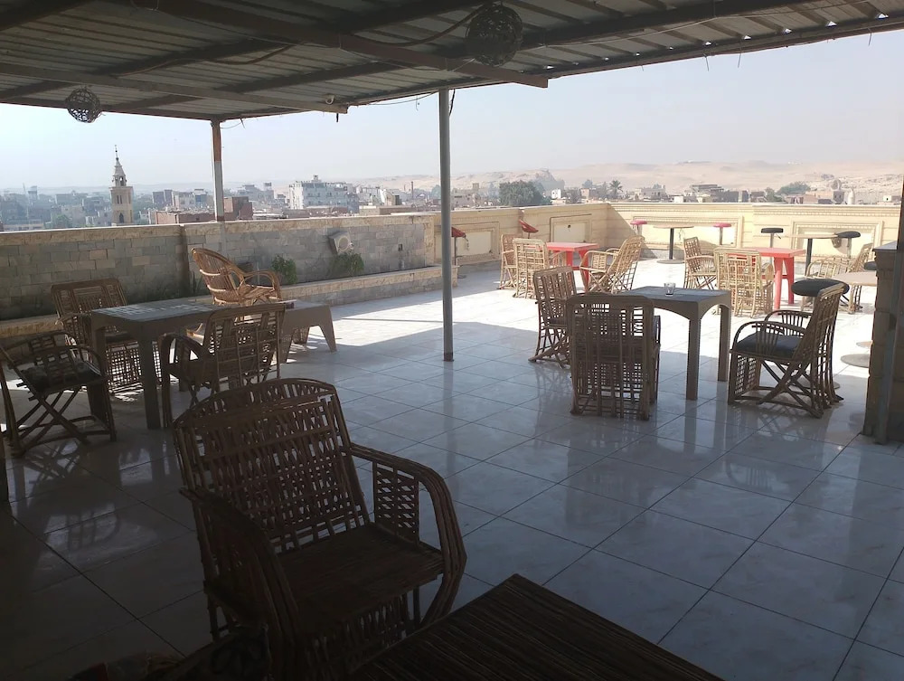 Pyramids house view hotel inn