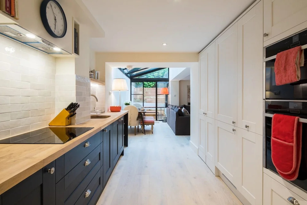 Quiet Classical/modern Designer Garden Flat