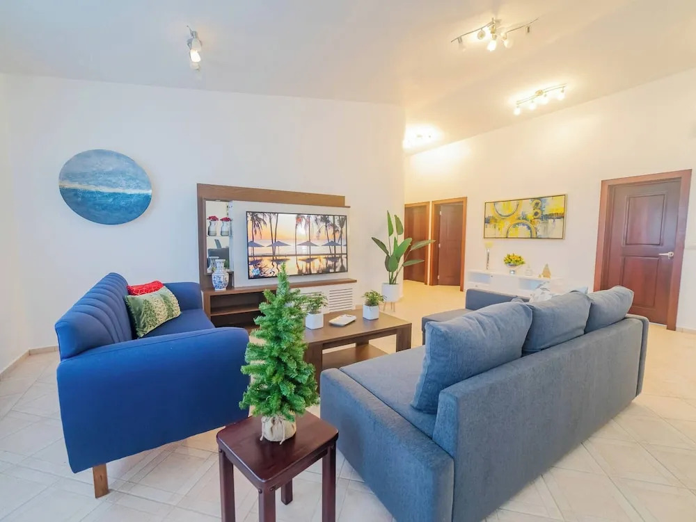 Cozy 7BR Villa BIG Pool Close to Beach