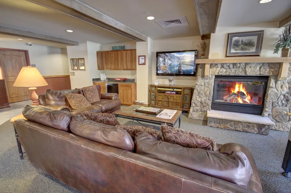 Red Hawk Lodge 2210